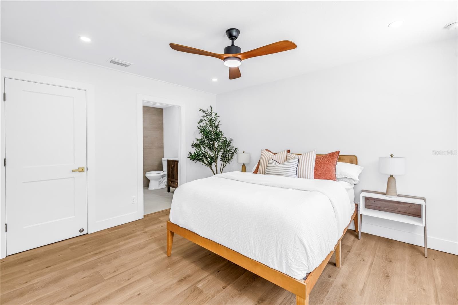 Single Family Residence at 1221 36TH TER N, ST PETERSBURG, photo 15 of 43