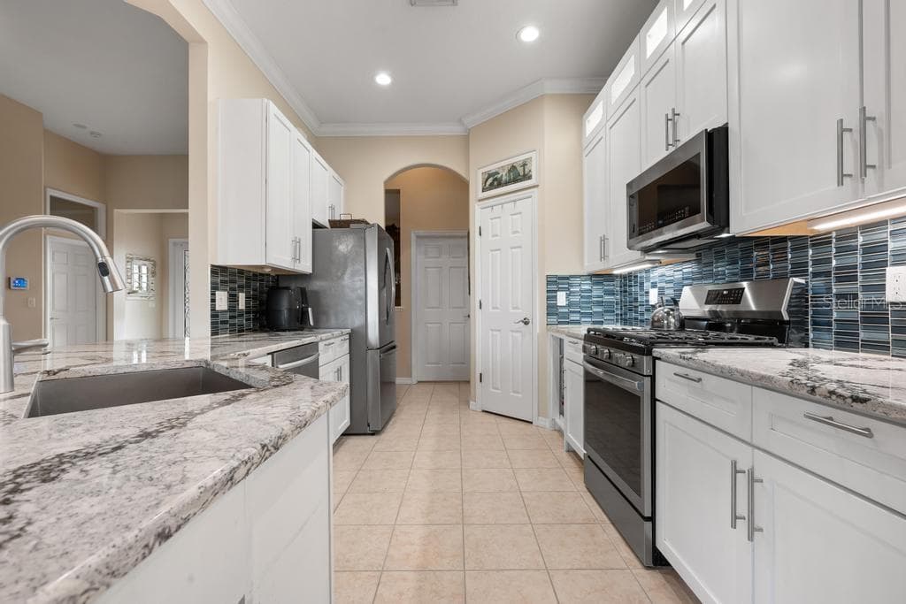 Single Family Residence at 264 DAHLIA CT, BRADENTON, photo 9 of 60