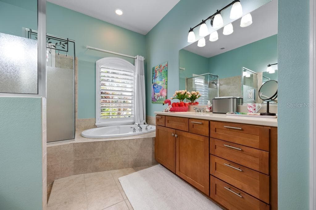Single Family Residence at 264 DAHLIA CT, BRADENTON, photo 33 of 60