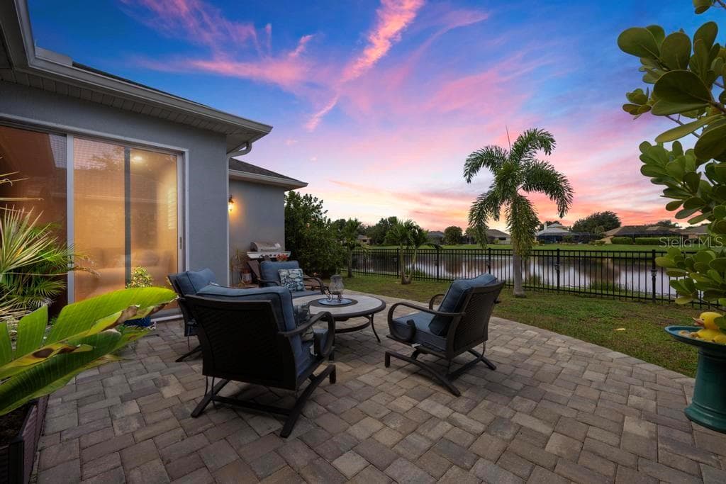 Patio faces southwest for beautiful sunset views - 264 DAHLIA CT, BRADENTON