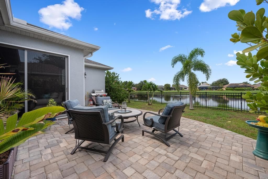 Backyard Oasis with water views. - 264 DAHLIA CT, BRADENTON