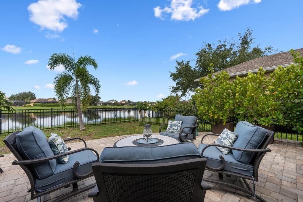 Single Family Residence at 264 DAHLIA CT, BRADENTON, photo 38 of 60