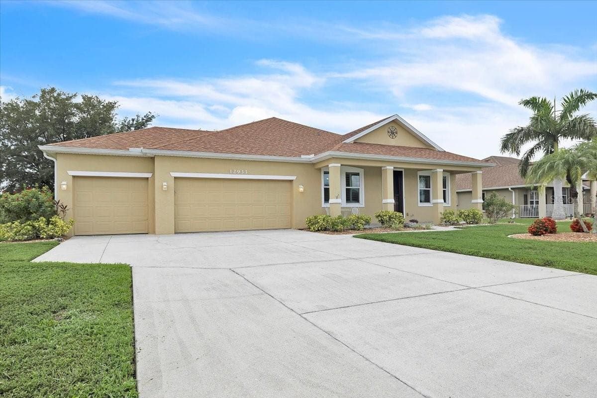 Single Family Residence at 12933 SW PEMBROKE CIR S, LAKE SUZY, photo 2 of 47