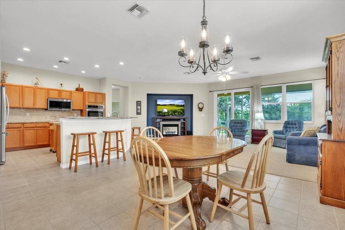 Single Family Residence at 12933 SW PEMBROKE CIR S, LAKE SUZY, photo 10 of 47