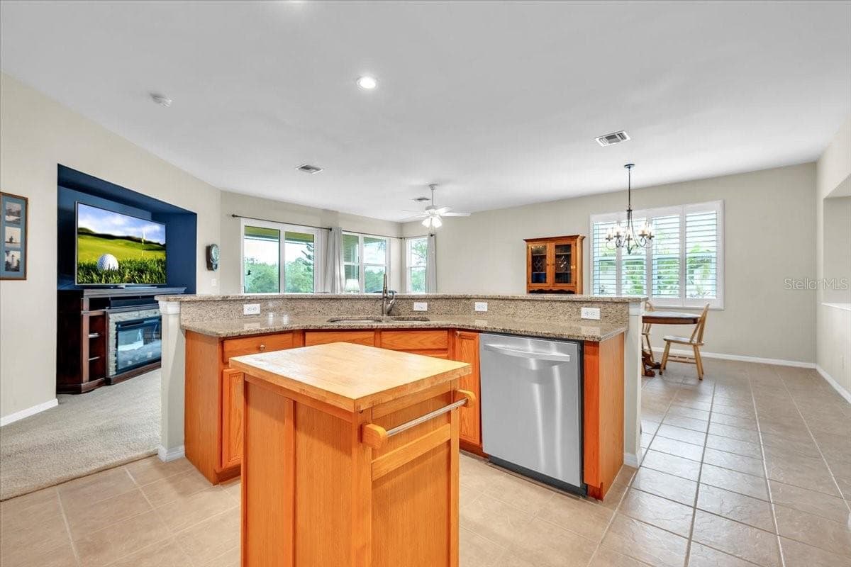 Single Family Residence at 12933 SW PEMBROKE CIR S, LAKE SUZY, photo 13 of 47