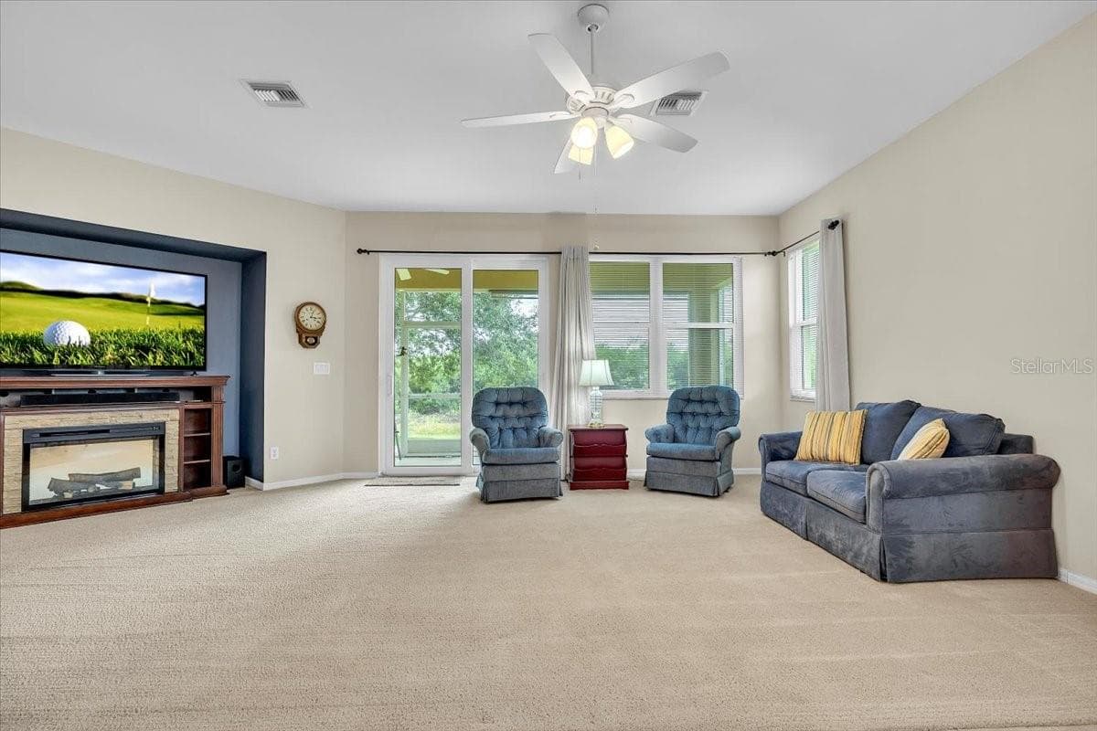 Single Family Residence at 12933 SW PEMBROKE CIR S, LAKE SUZY, photo 19 of 47