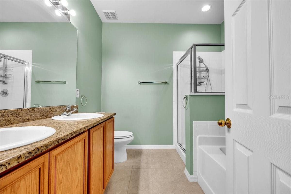 Single Family Residence at 12933 SW PEMBROKE CIR S, LAKE SUZY, photo 24 of 47