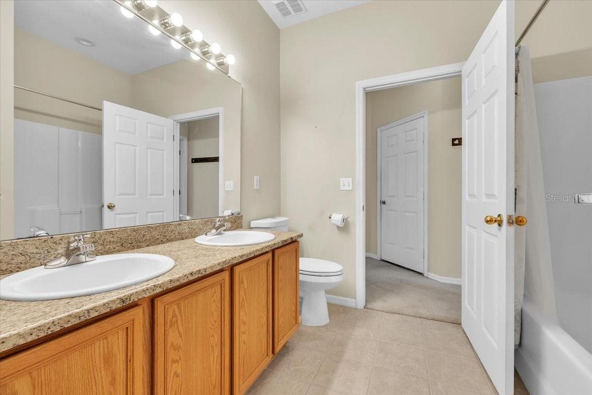 Single Family Residence at 12933 SW PEMBROKE CIR S, LAKE SUZY, photo 29 of 47