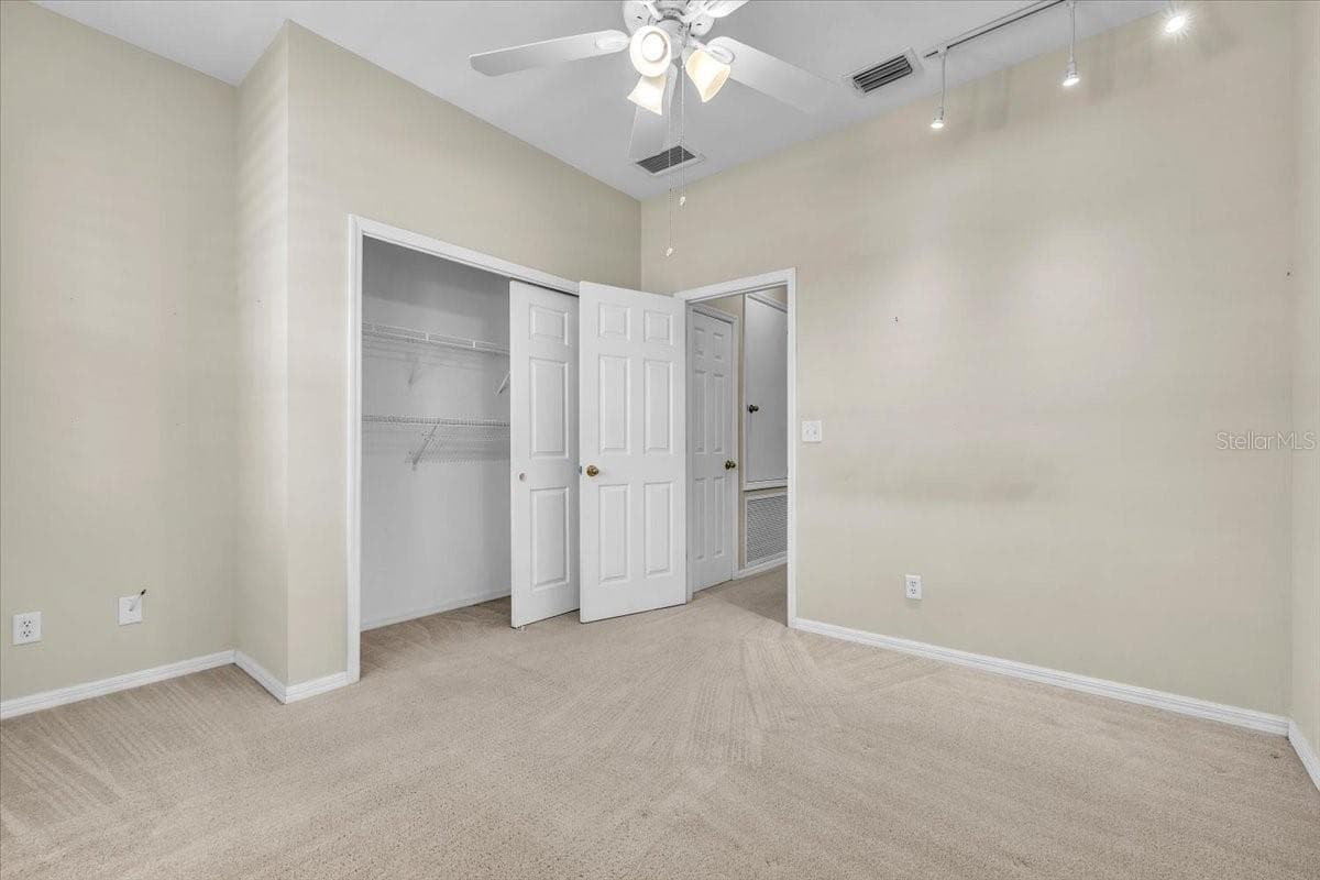 Single Family Residence at 12933 SW PEMBROKE CIR S, LAKE SUZY, photo 33 of 47