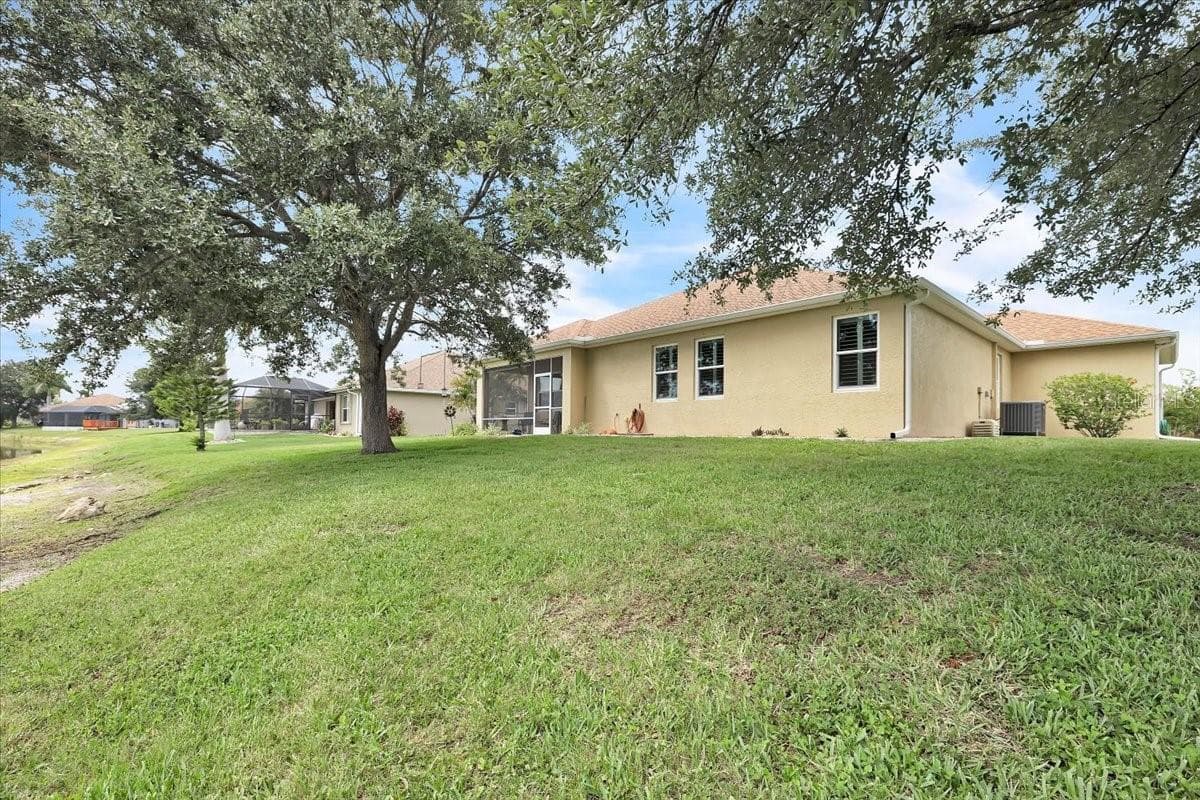 Single Family Residence at 12933 SW PEMBROKE CIR S, LAKE SUZY, photo 38 of 47