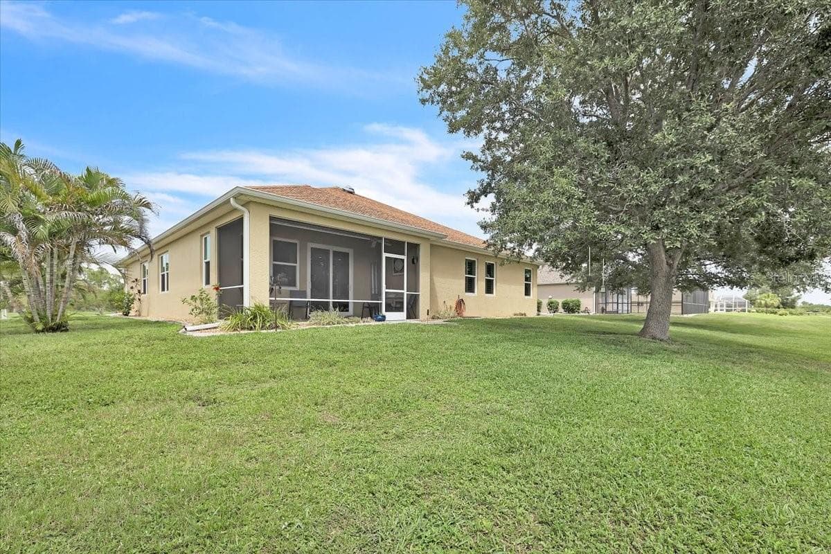 Single Family Residence at 12933 SW PEMBROKE CIR S, LAKE SUZY, photo 39 of 47