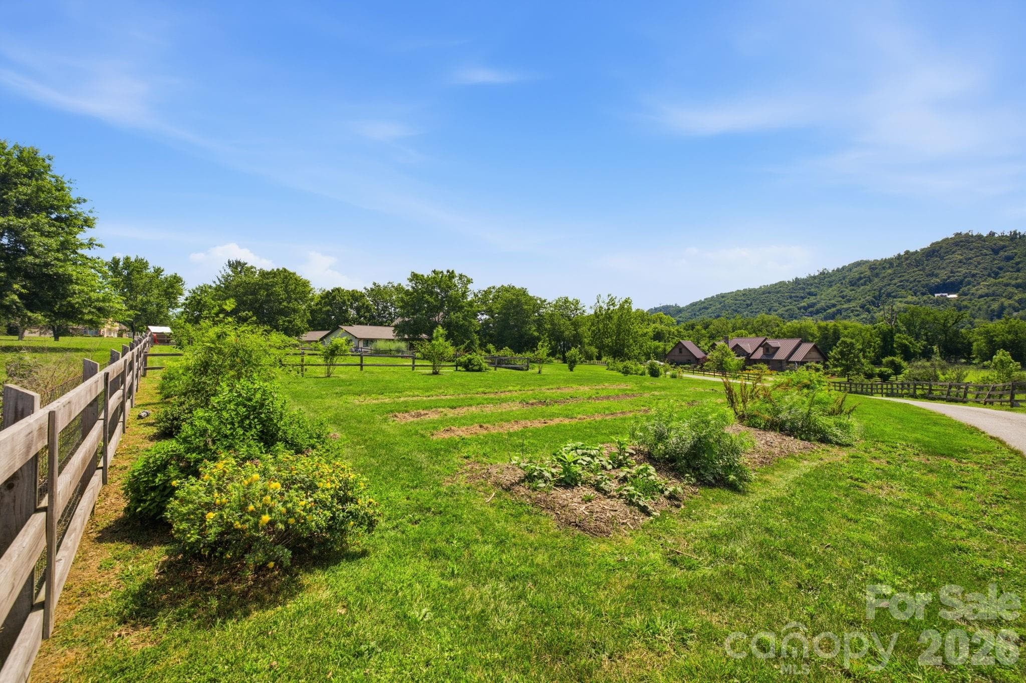 Garden beds - 114 Cane Creek Ranch Drive, Fletcher