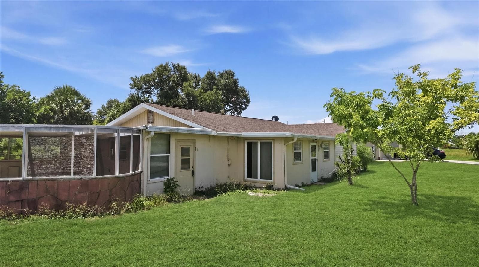 Triplex at 200 ORDUNA DR, NORTH PORT, photo 9 of 38