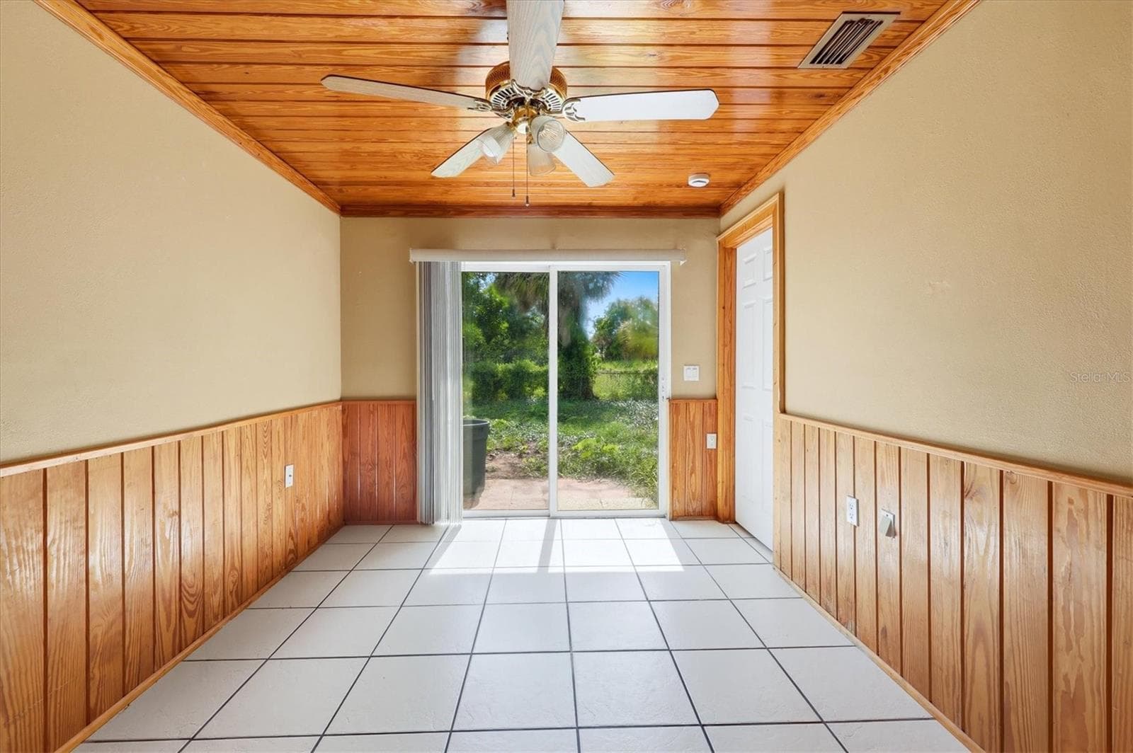 Triplex at 200 ORDUNA DR, NORTH PORT, photo 24 of 38