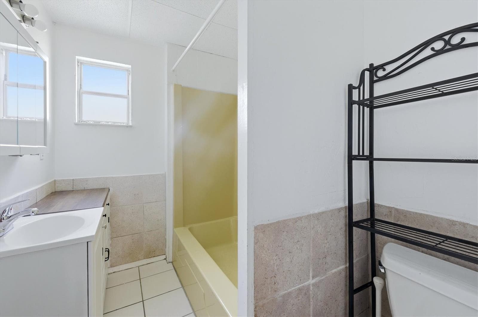 Triplex at 200 ORDUNA DR, NORTH PORT, photo 30 of 38