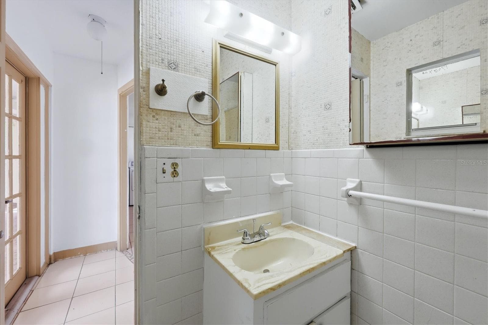 Triplex at 200 ORDUNA DR, NORTH PORT, photo 33 of 38