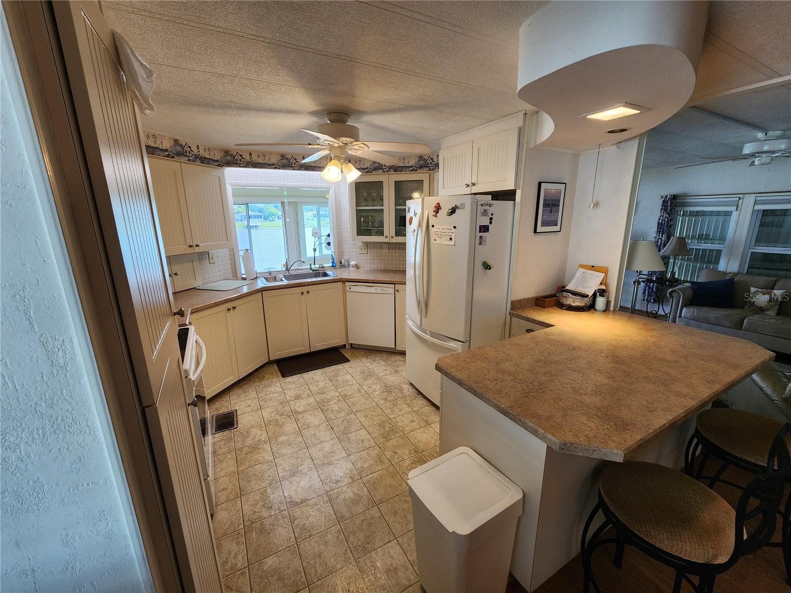 Open Kitchen, Breakfast Bar - 808 53RD AVE E #169, BRADENTON