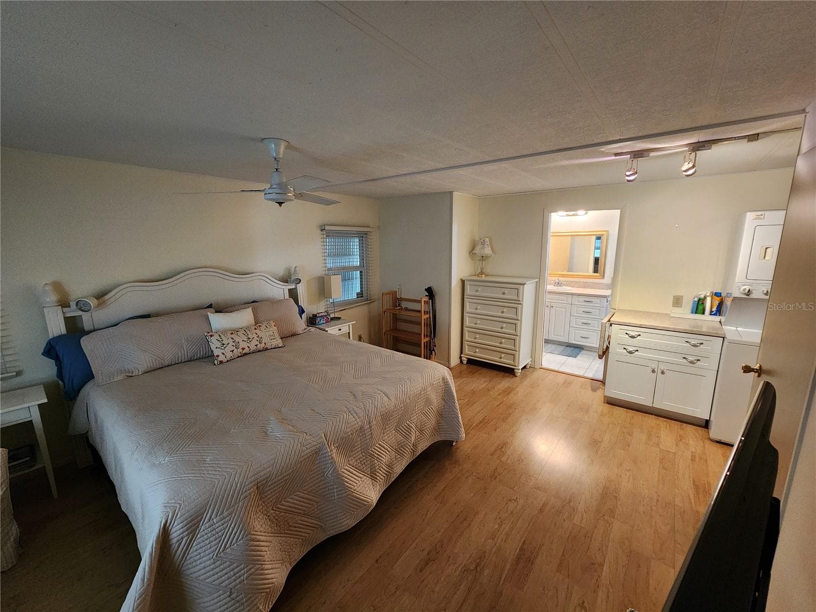 Primary Bedroom w/washer-dryer - 808 53RD AVE E #169, BRADENTON