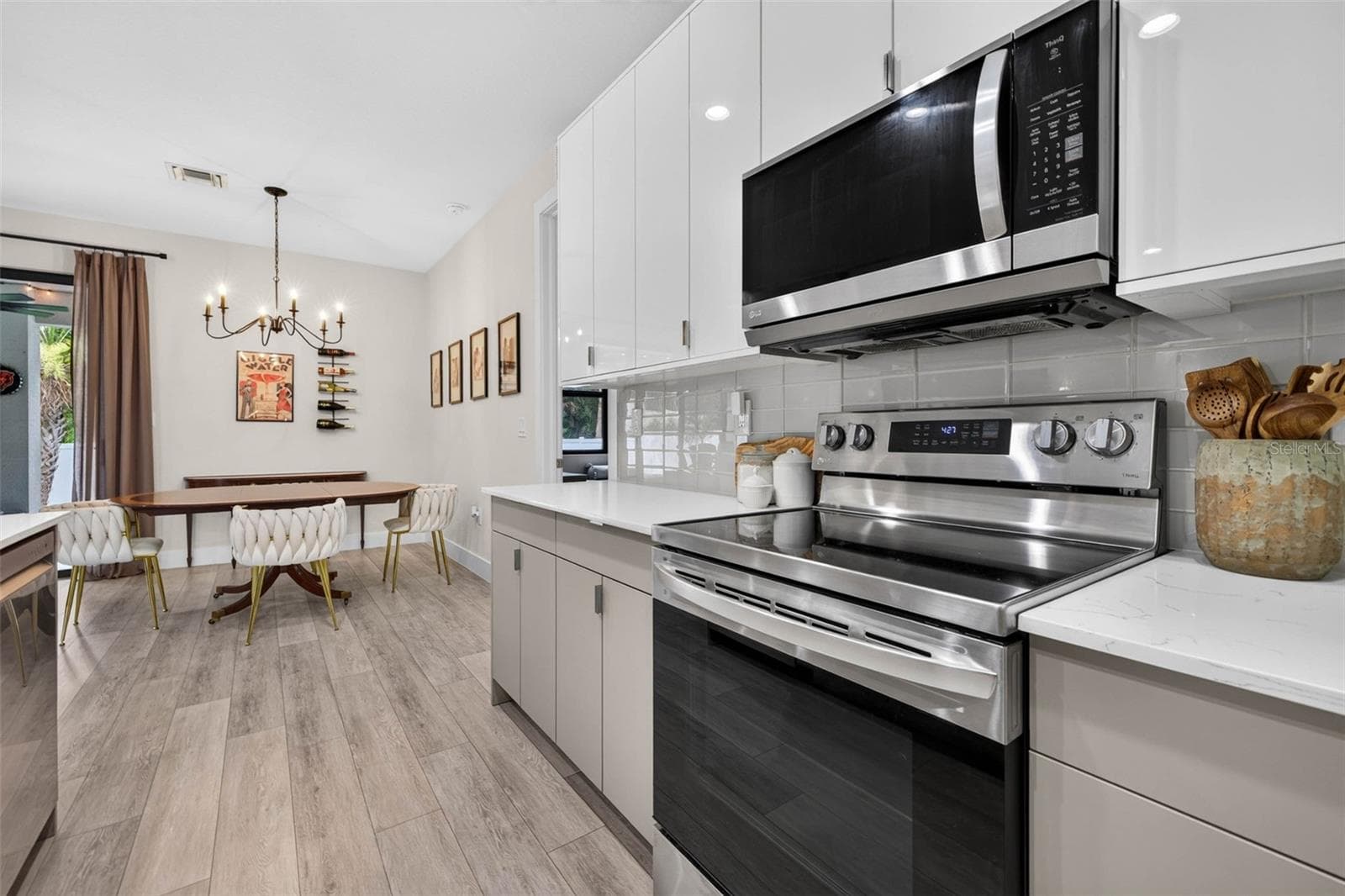 Gorgeous two tone cabinets - 3772 PARKINS TER, NORTH PORT
