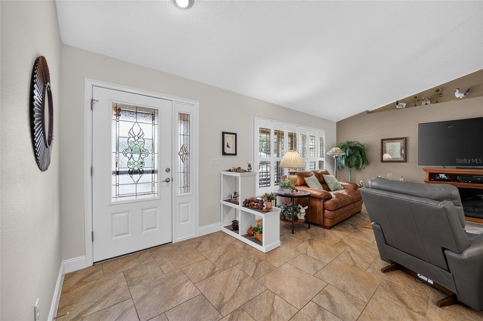 Living room toward front - 16364 SE 89TH TER, SUMMERFIELD