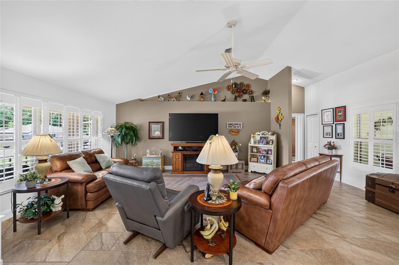 Living room - 16364 SE 89TH TER, SUMMERFIELD