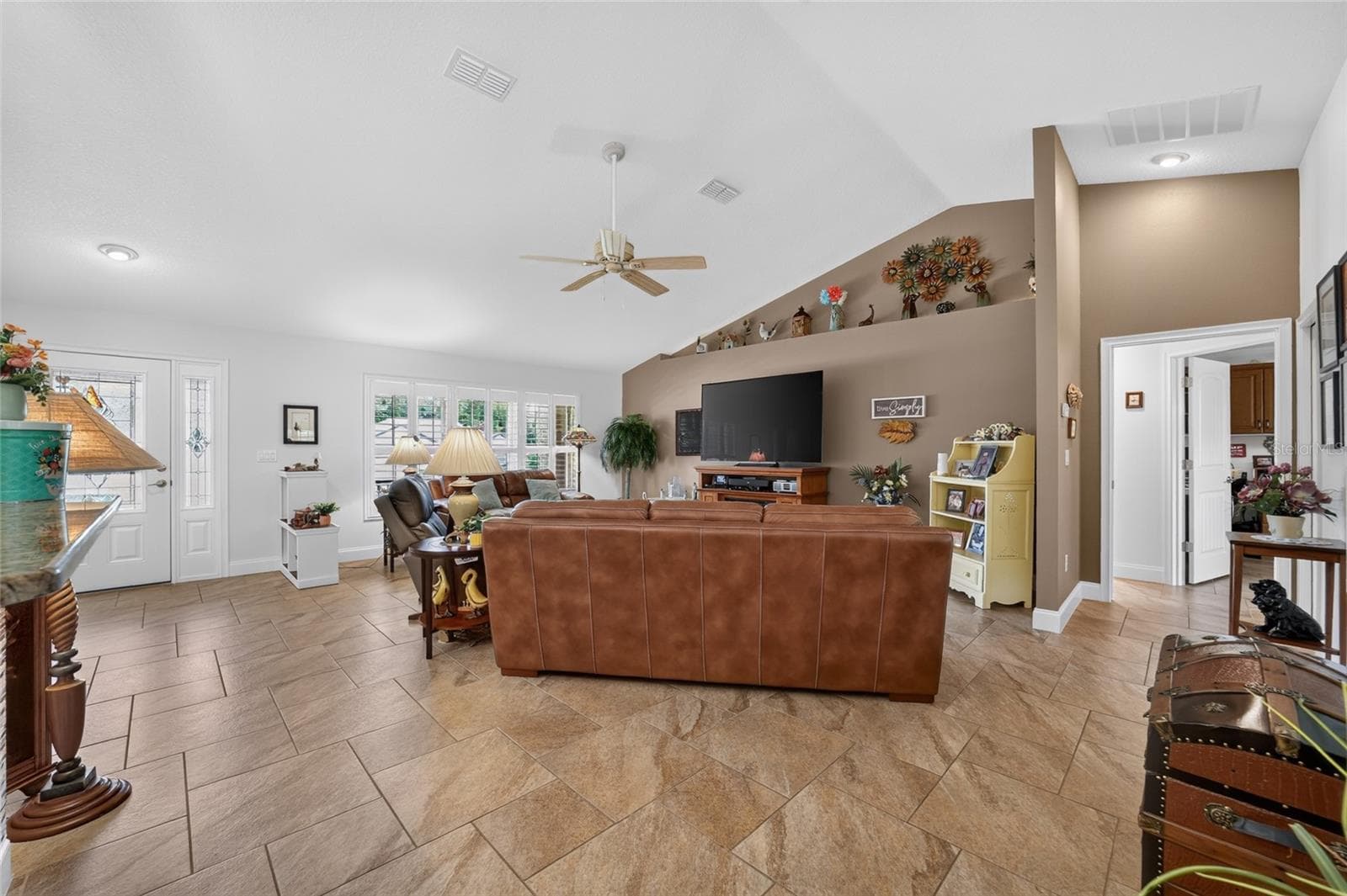 Living room - 16364 SE 89TH TER, SUMMERFIELD