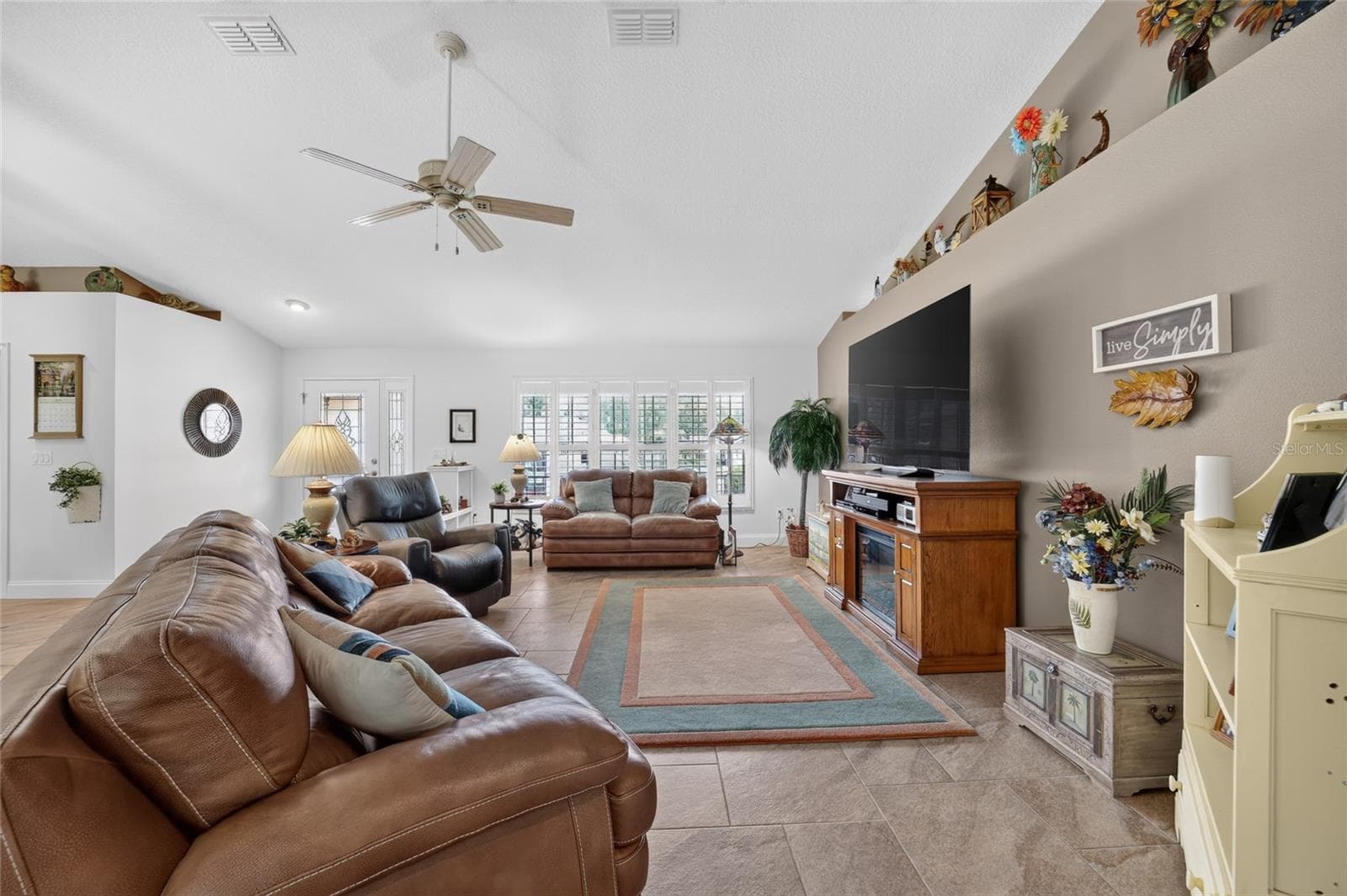 Living room - 16364 SE 89TH TER, SUMMERFIELD