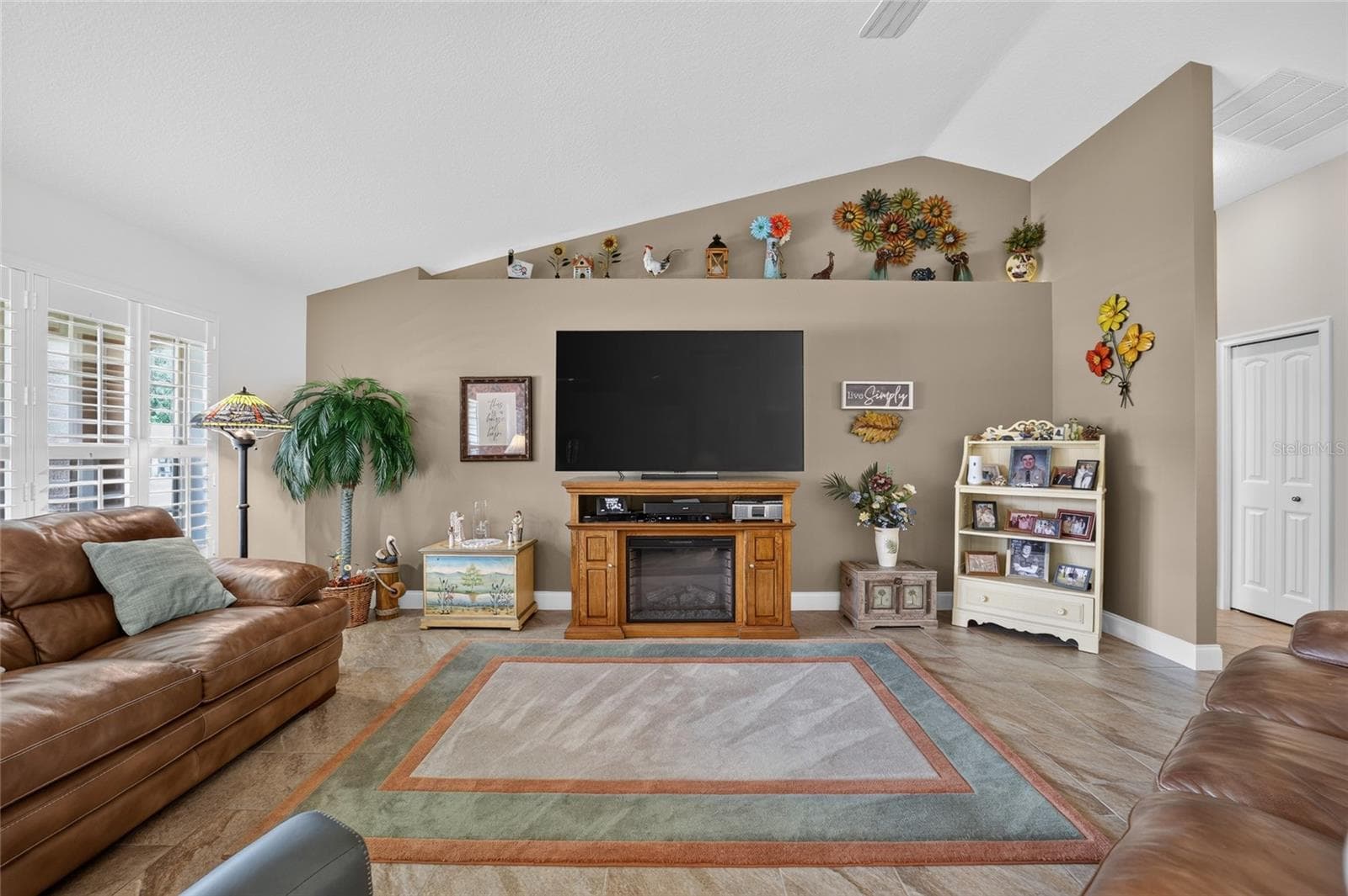 Living room - 16364 SE 89TH TER, SUMMERFIELD