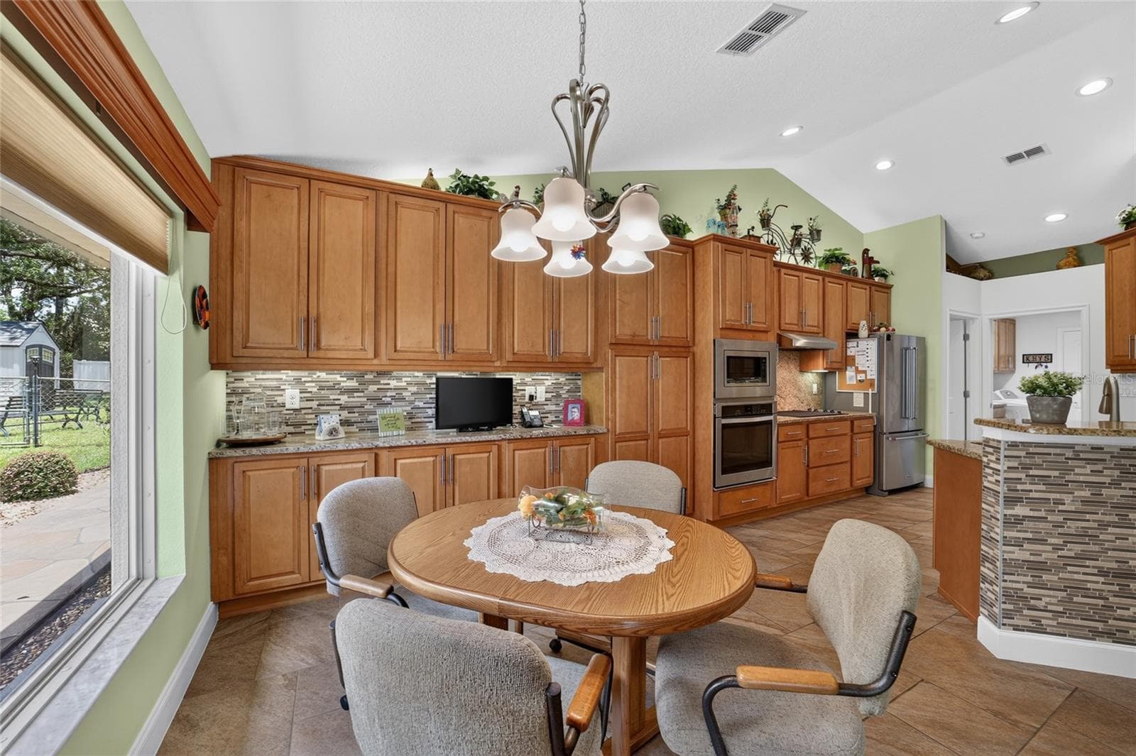 Dining area in kitchen - 16364 SE 89TH TER, SUMMERFIELD