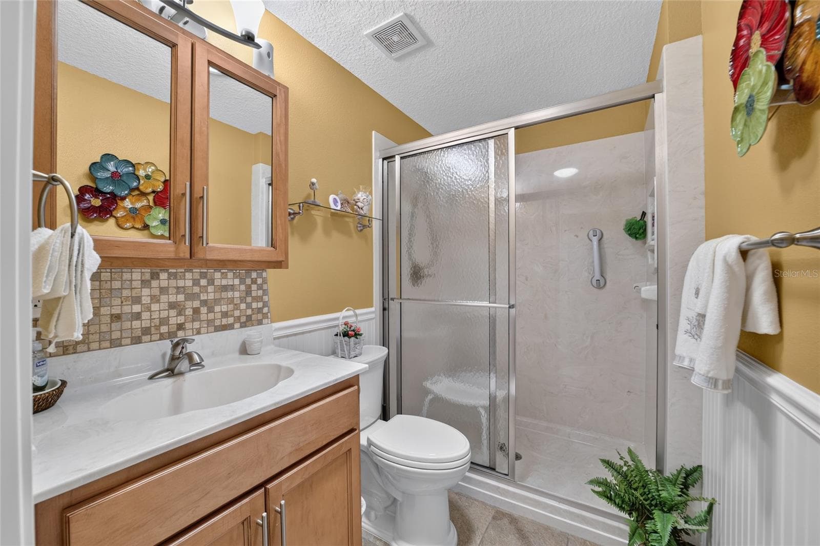 Guest bathroom - 16364 SE 89TH TER, SUMMERFIELD