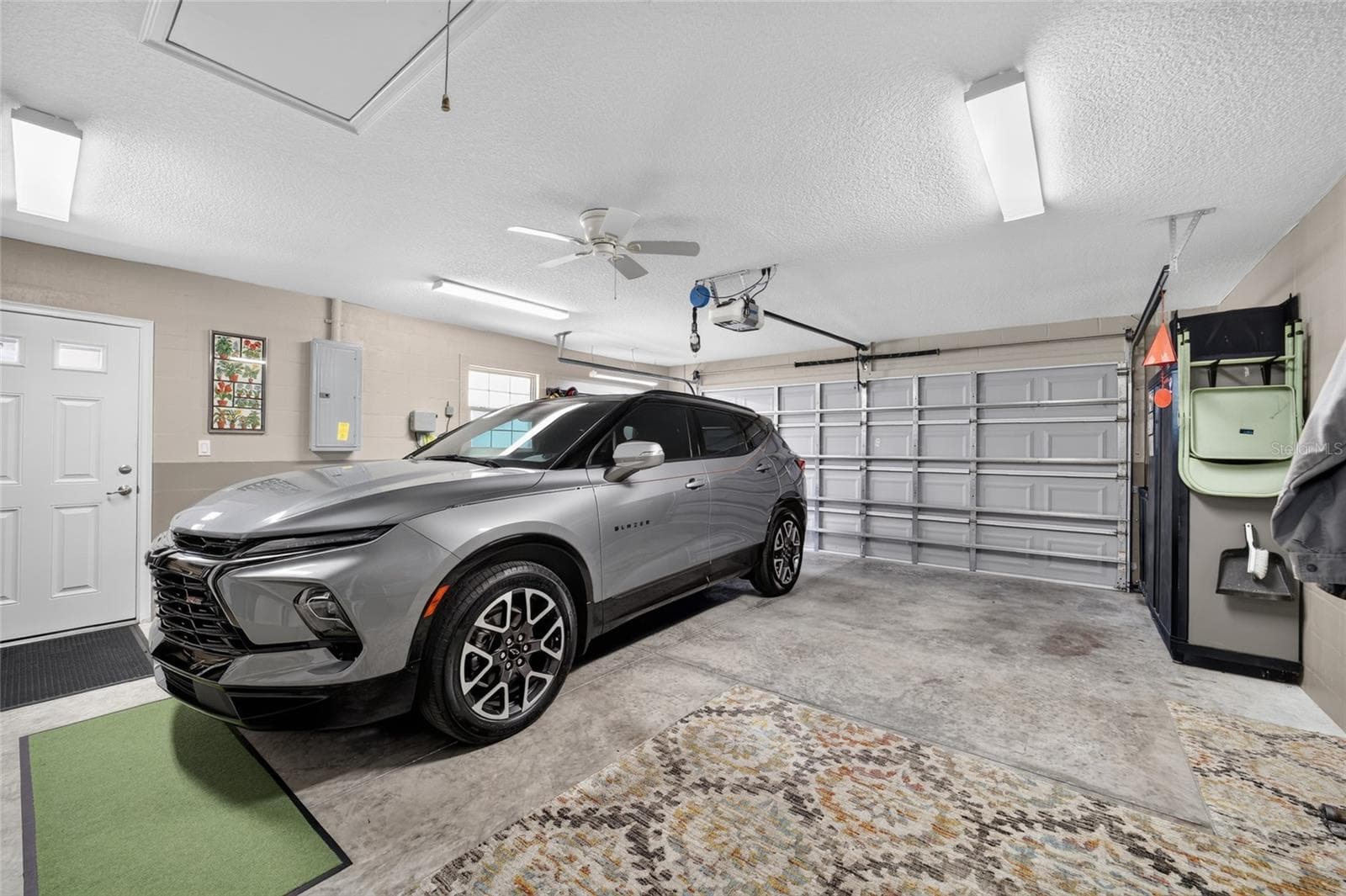 Expanded Garage with insulated Garage door and screens - 16364 SE 89TH TER, SUMMERFIELD