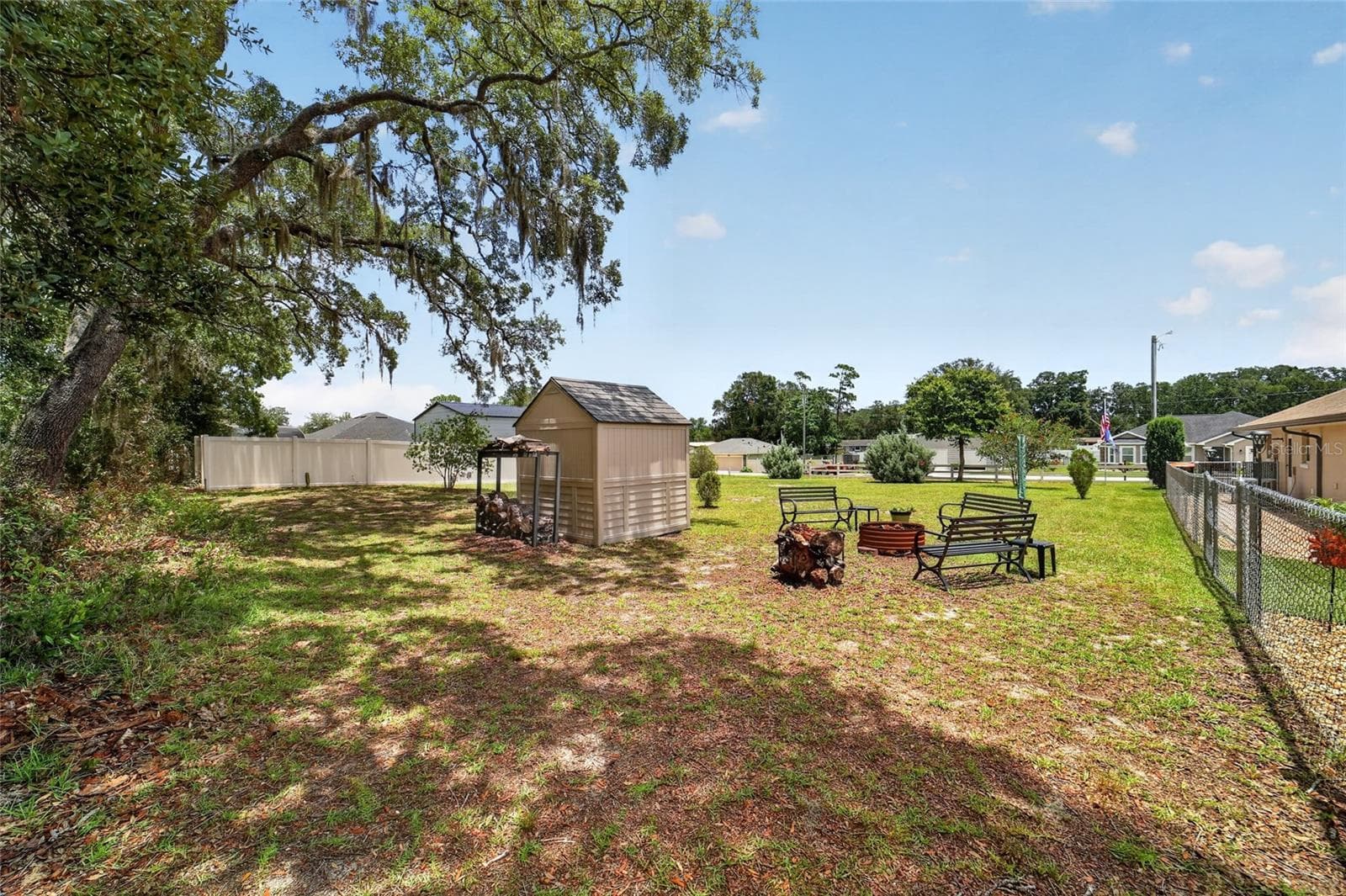 Extra lot from far corner toward street - 16364 SE 89TH TER, SUMMERFIELD