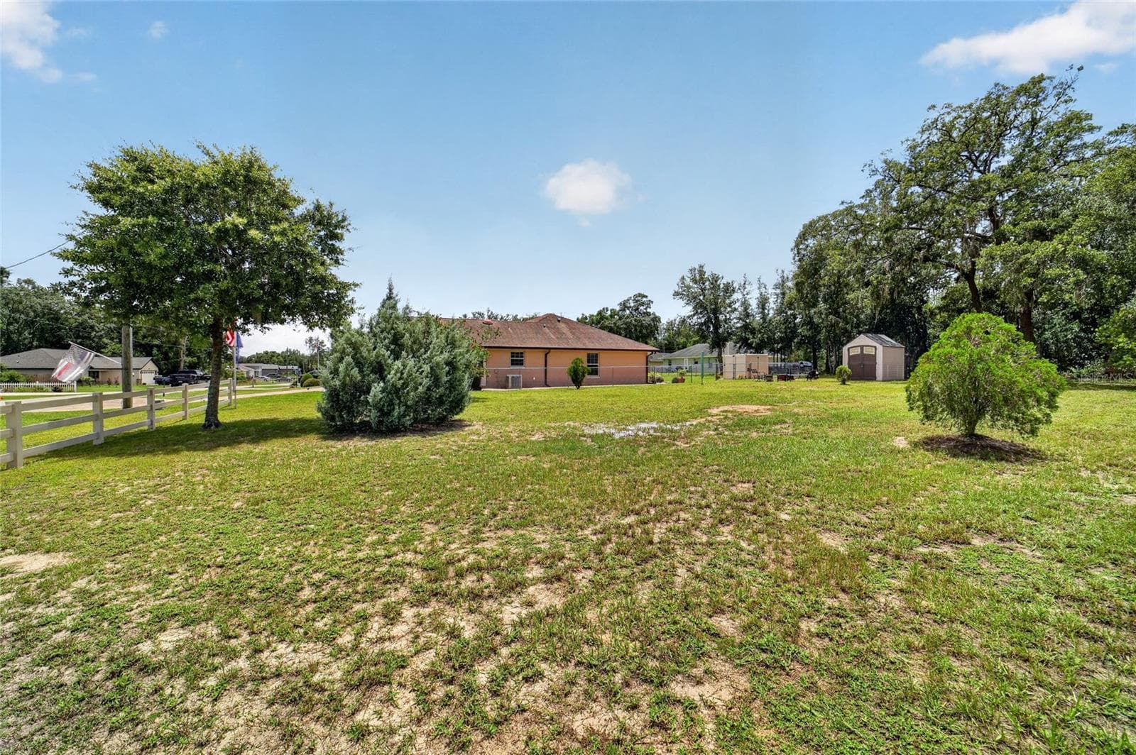 Extra lot from side of neighbor toward house - 16364 SE 89TH TER, SUMMERFIELD