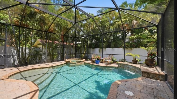 Caged pool patio - 1850 MAGNOLIA ST, SARASOTA