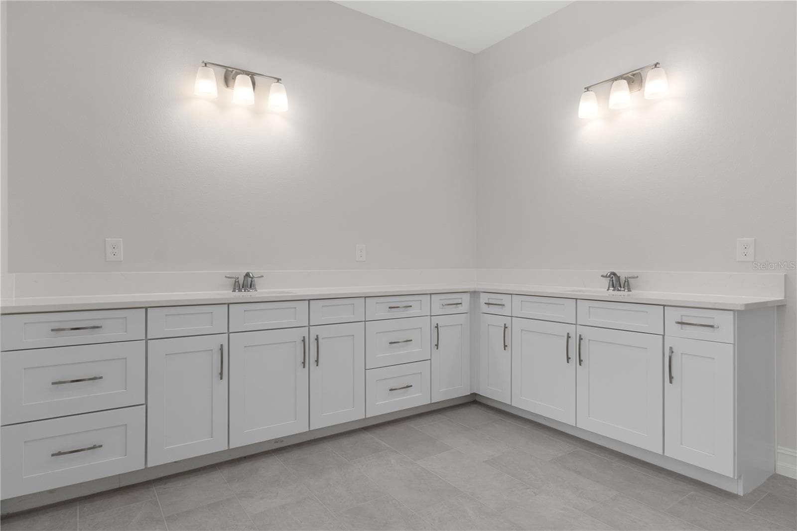 Primary bathroom - 3926 SOUTHERN VALLEY LOOP, BROOKSVILLE