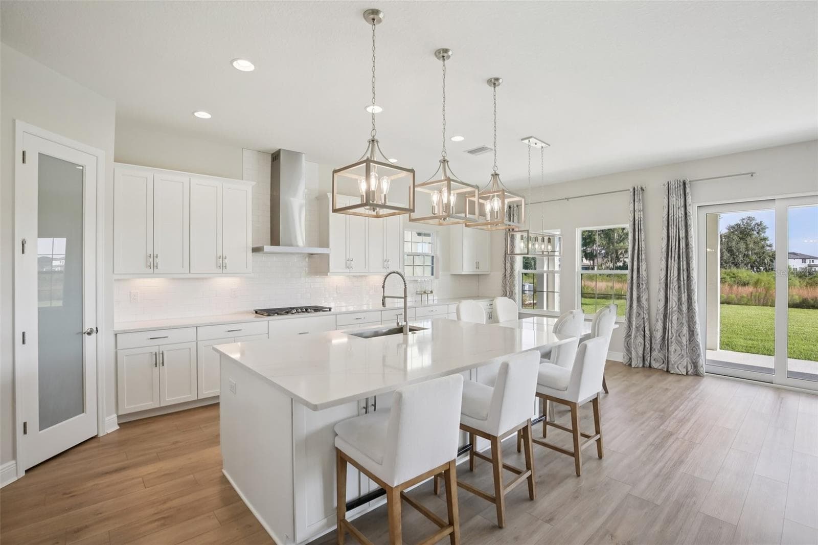 Single Family Residence at 14930 RIDER PASS DR, LITHIA, photo 9 of 66