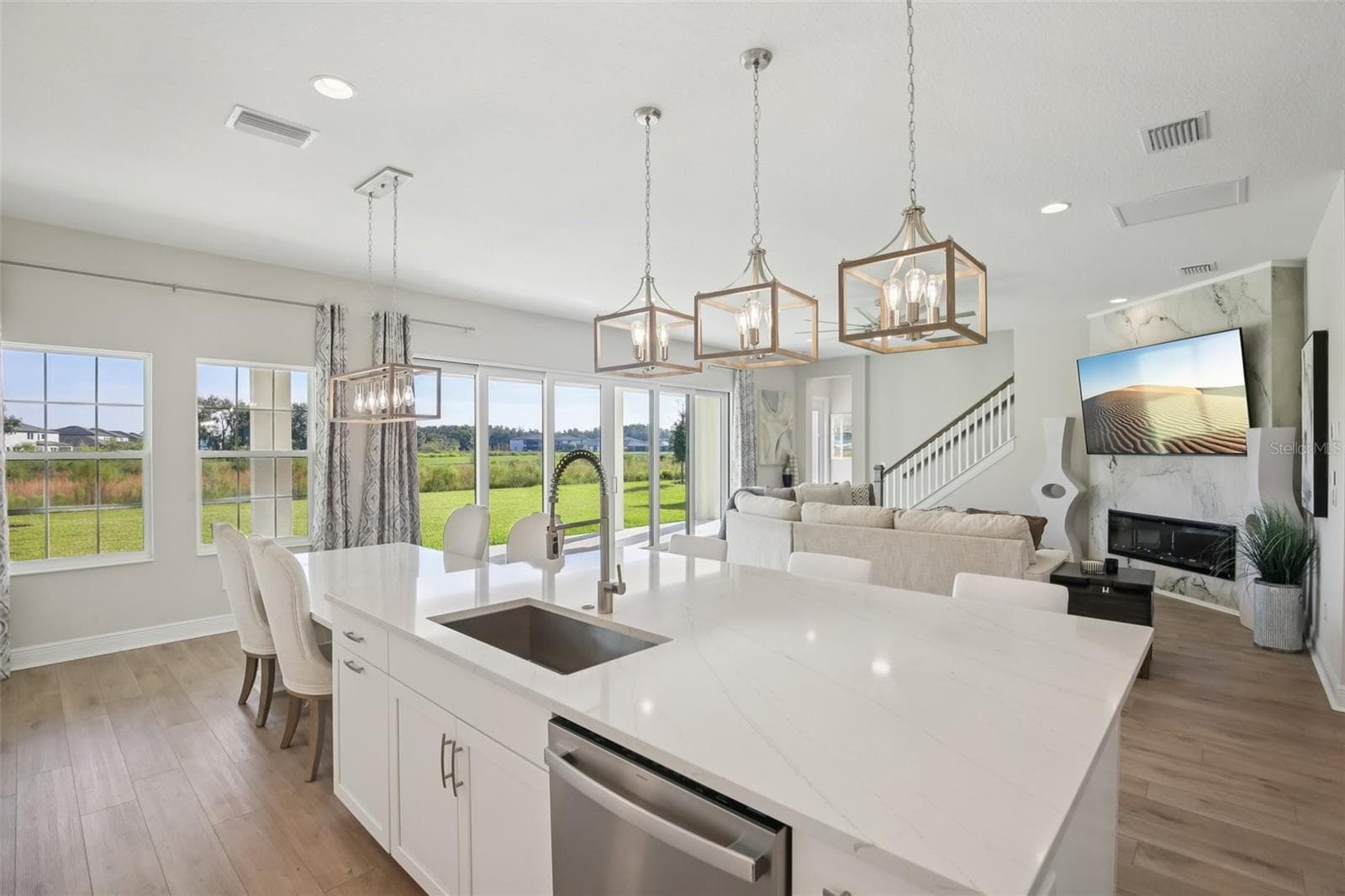 Single Family Residence at 14930 RIDER PASS DR, LITHIA, photo 10 of 66