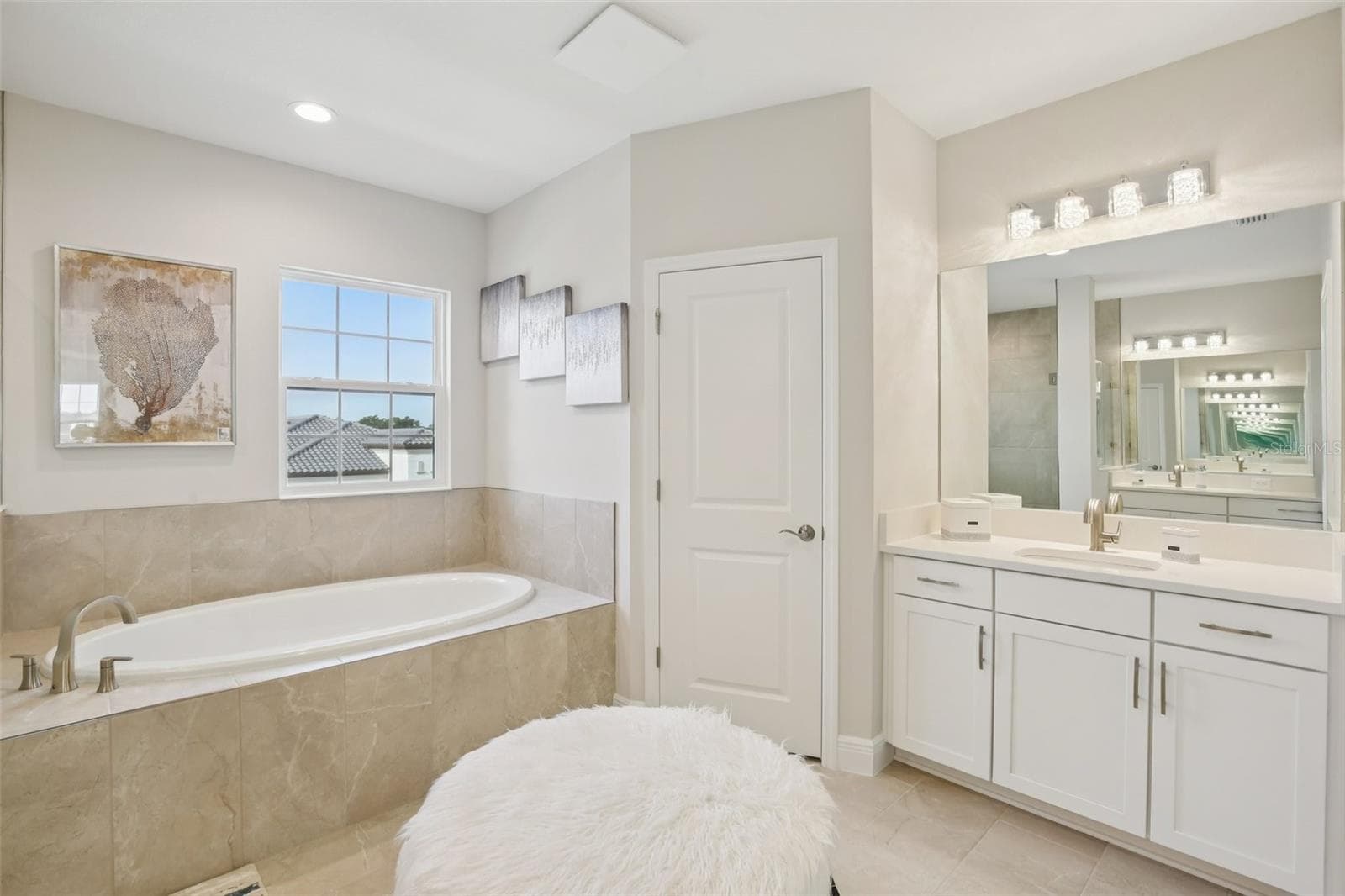 Single Family Residence at 14930 RIDER PASS DR, LITHIA, photo 44 of 66