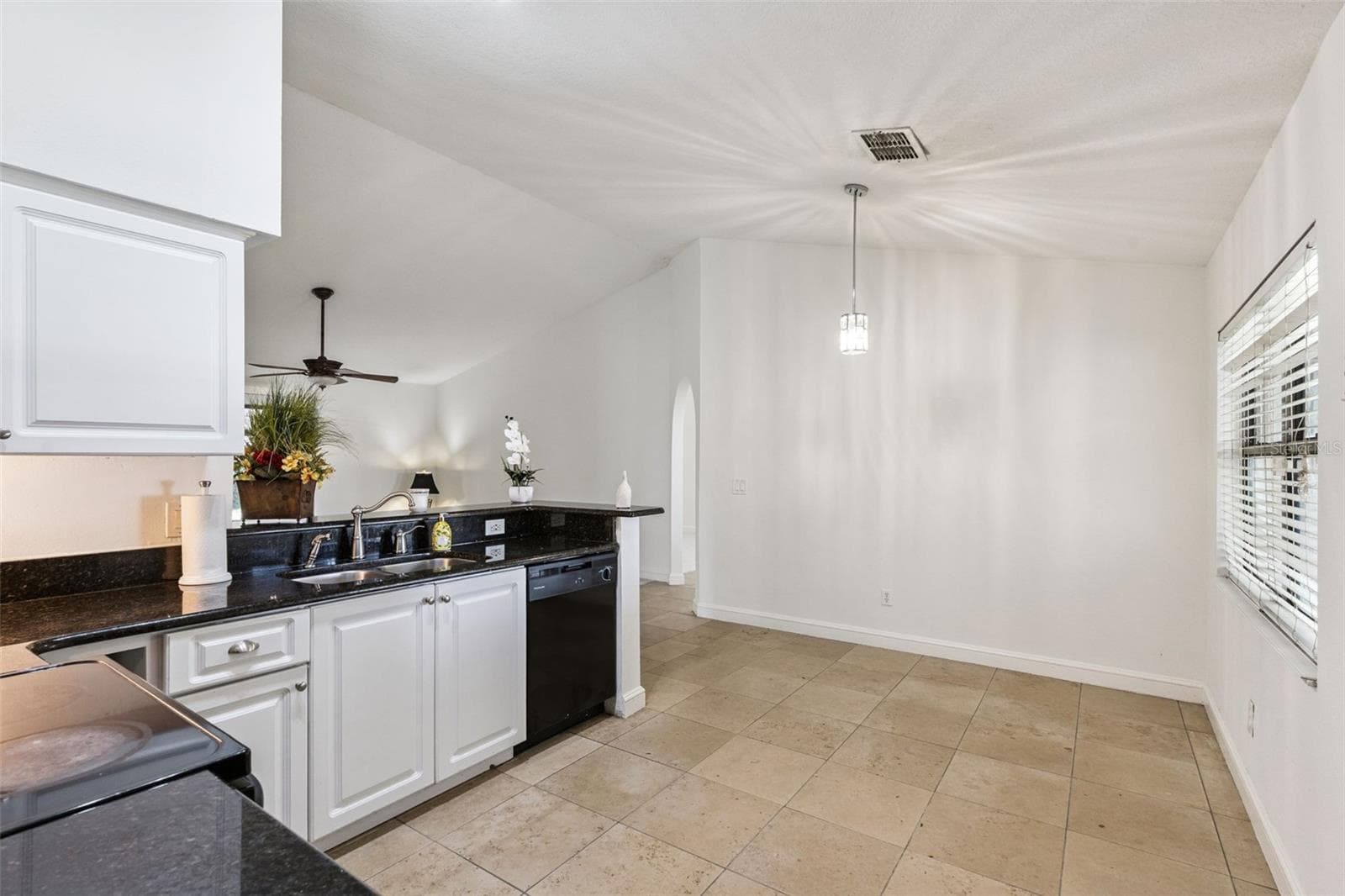Kitchen - 9433 PALM TREE DR, WINDERMERE