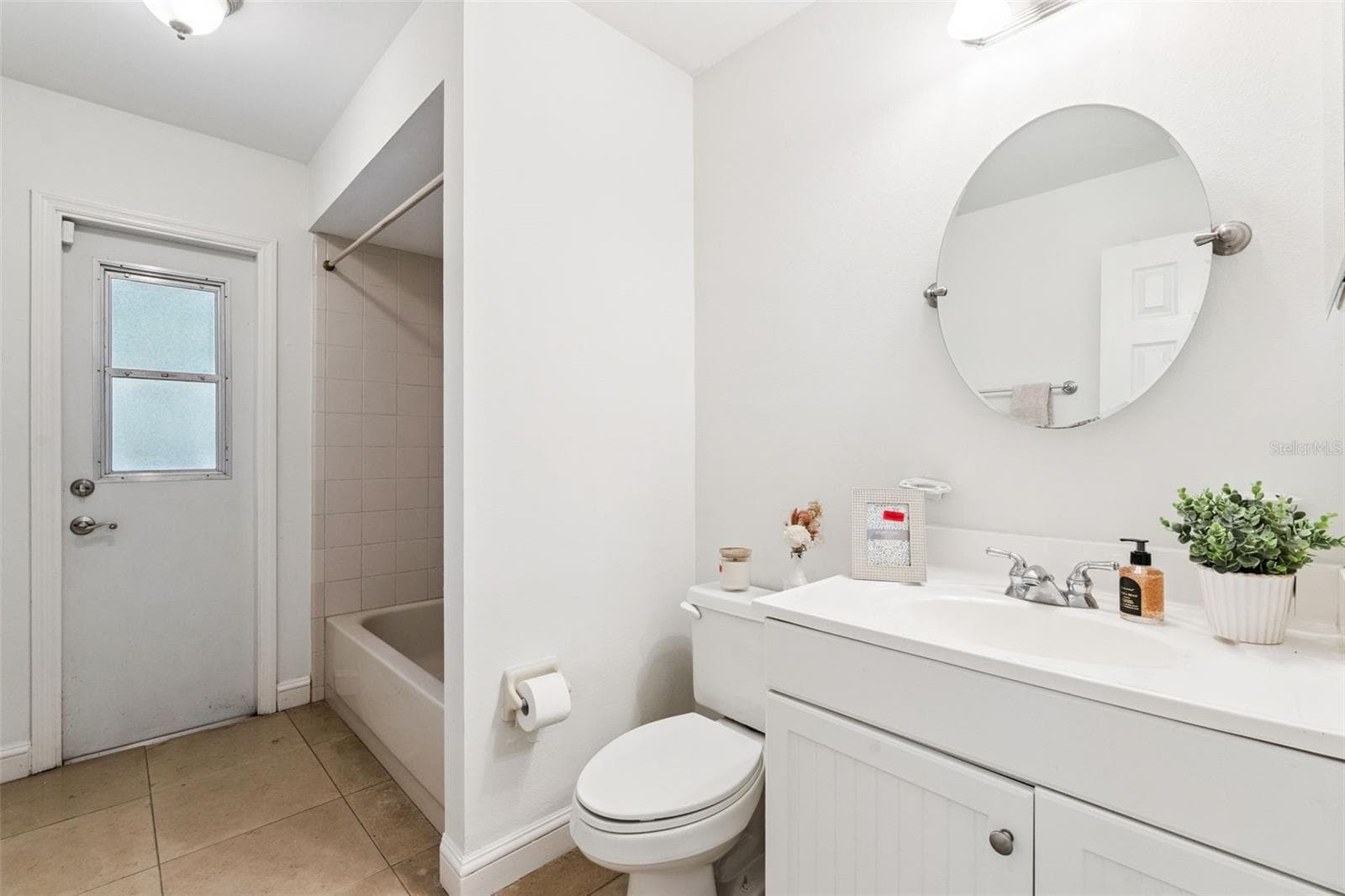 Hall Bath - 9433 PALM TREE DR, WINDERMERE
