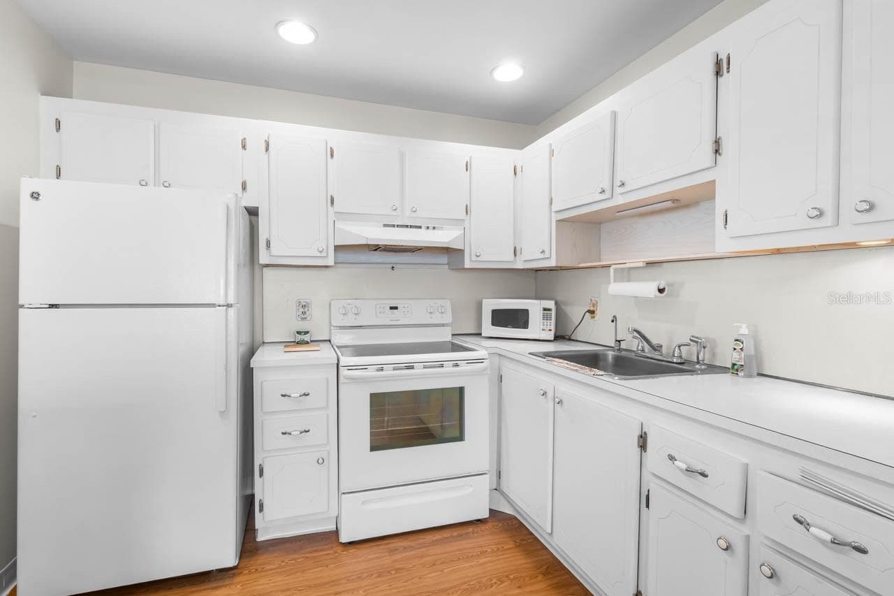 Kitchen - 1801 BEDFORD LN #30, SUN CITY CENTER