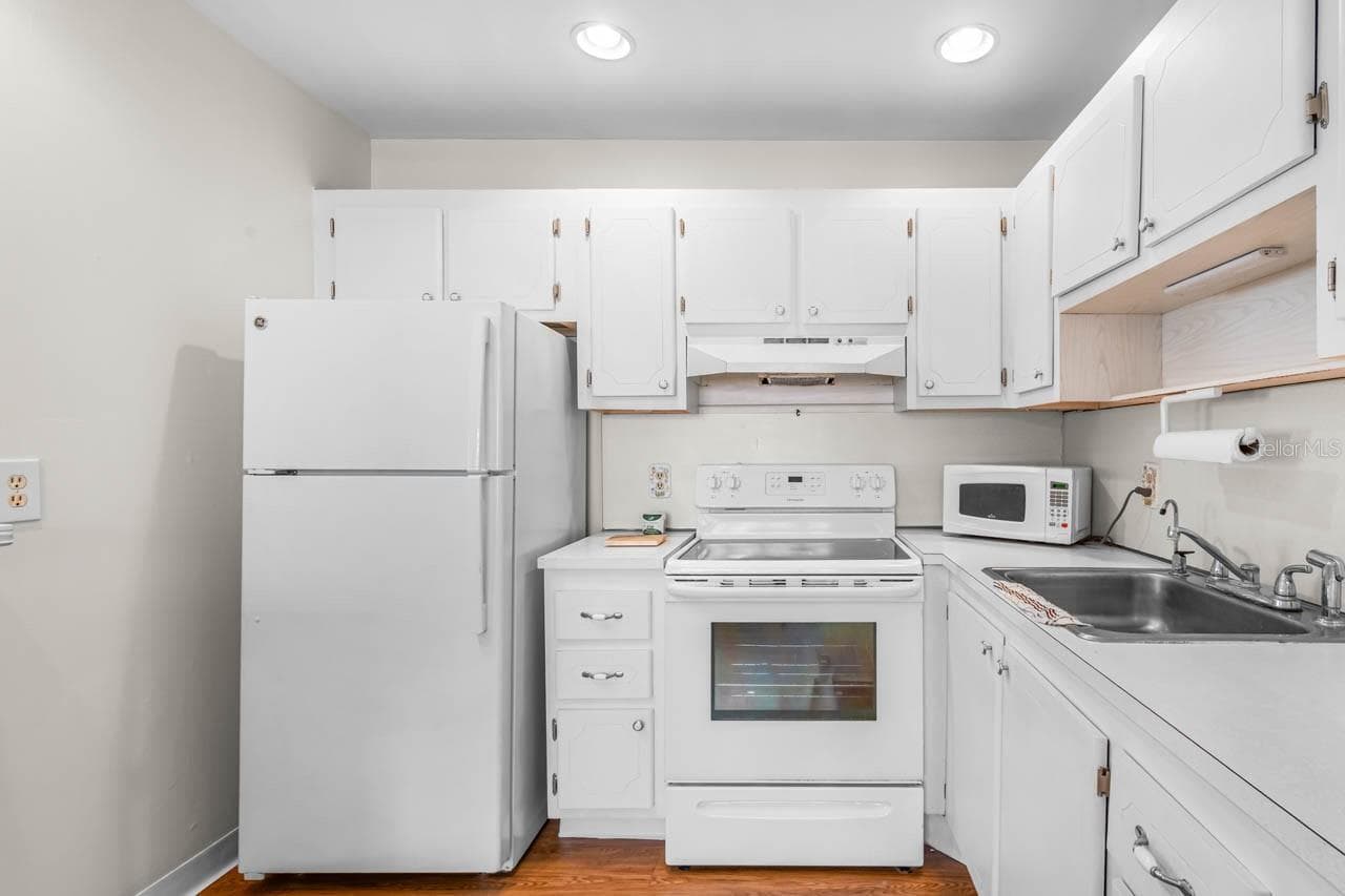 Kitchen - 1801 BEDFORD LN #30, SUN CITY CENTER