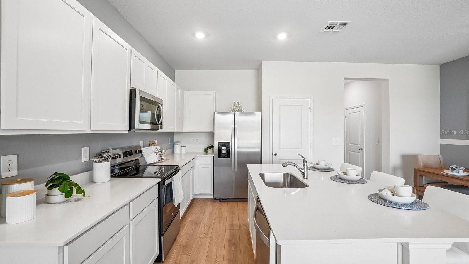 Townhouse at 8027 WILDLIFE HAVEN ST, TAMPA, photo 12 of 38