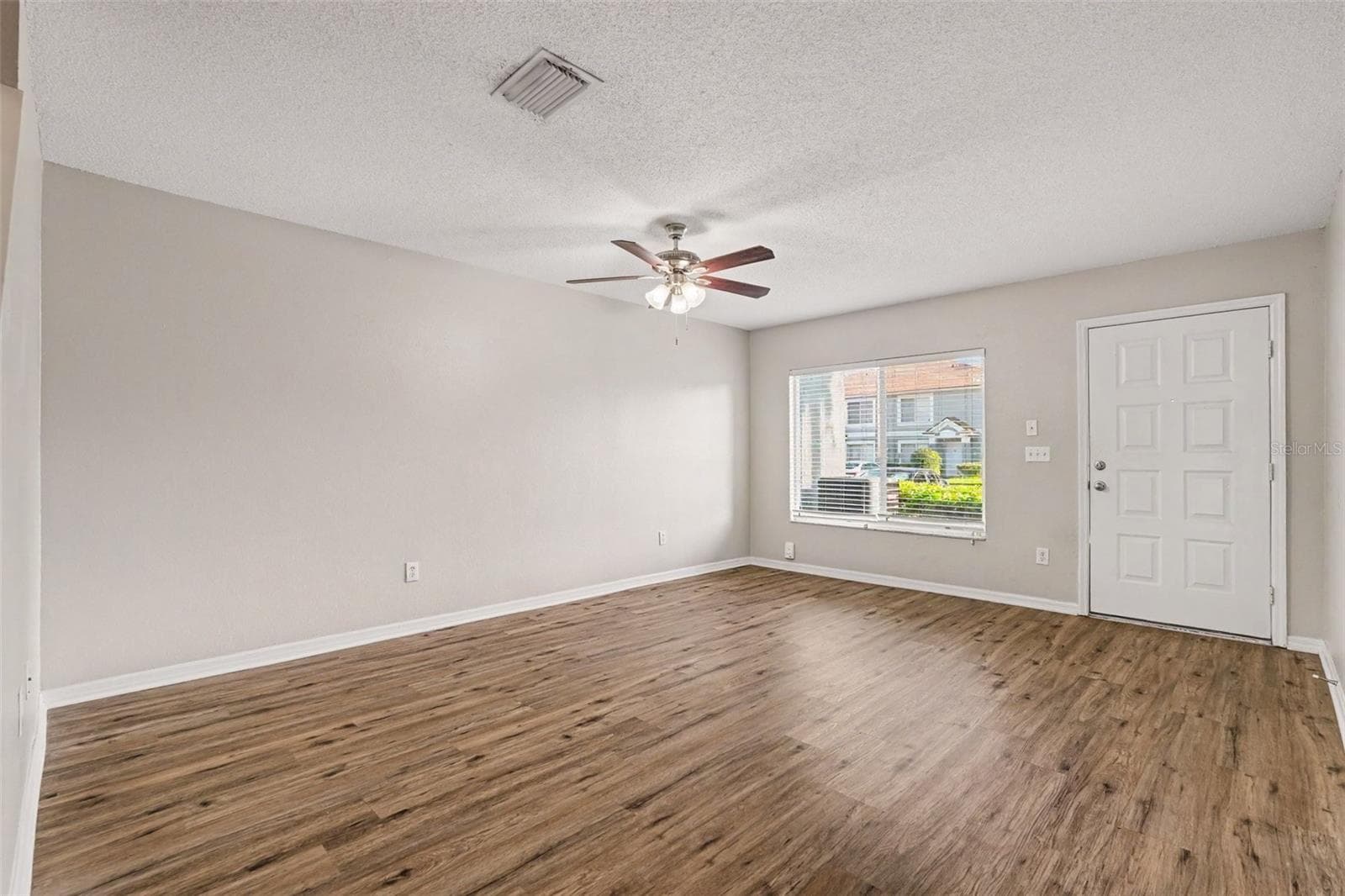 Townhouse at 2125 FLUORSHIRE DR, BRANDON, photo 3 of 21