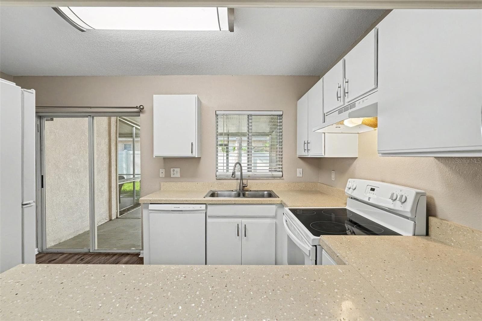 Townhouse at 2125 FLUORSHIRE DR, BRANDON, photo 8 of 21