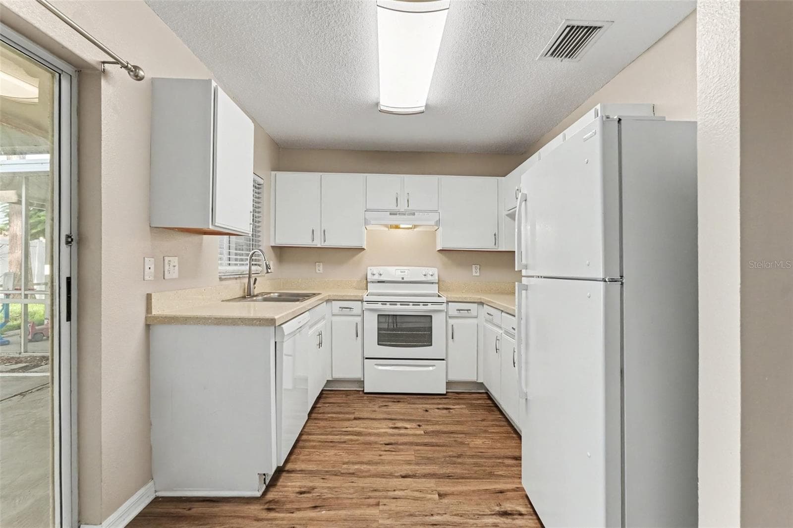 Townhouse at 2125 FLUORSHIRE DR, BRANDON, photo 10 of 21
