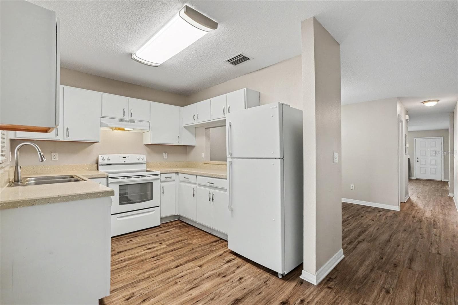 Townhouse at 2125 FLUORSHIRE DR, BRANDON, photo 13 of 21