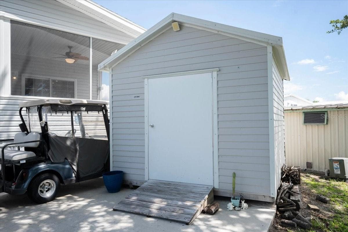 Manufactured Home at 20 BEAVERKILL DR, LAKE WALES, photo 24 of 30