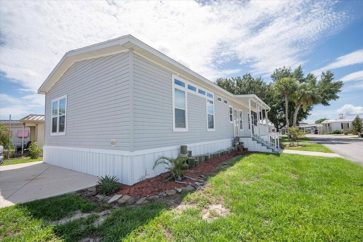 Manufactured Home at 20 BEAVERKILL DR, LAKE WALES, photo 25 of 30