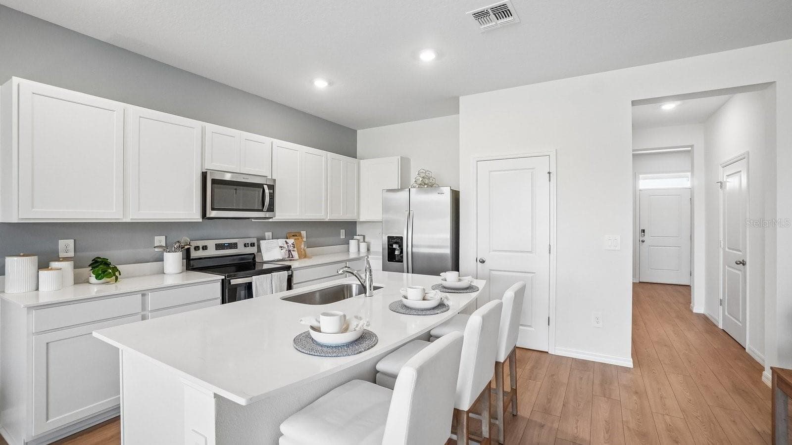 Townhouse at 8025 WILDLIFE HAVEN ST, TAMPA, photo 10 of 38
